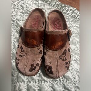 KLOGS Slip resistance leather with flower design Slip on Size 8
